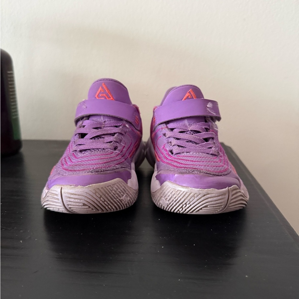Nike size 10.5 Kids Giannis Immortality Sneakers